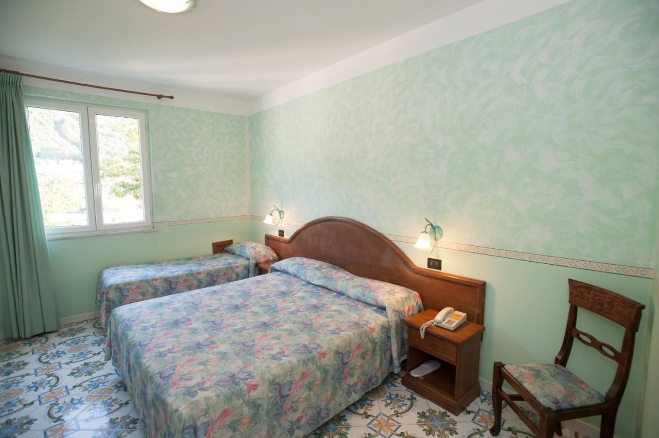 Family Room,1465922288:JPEG